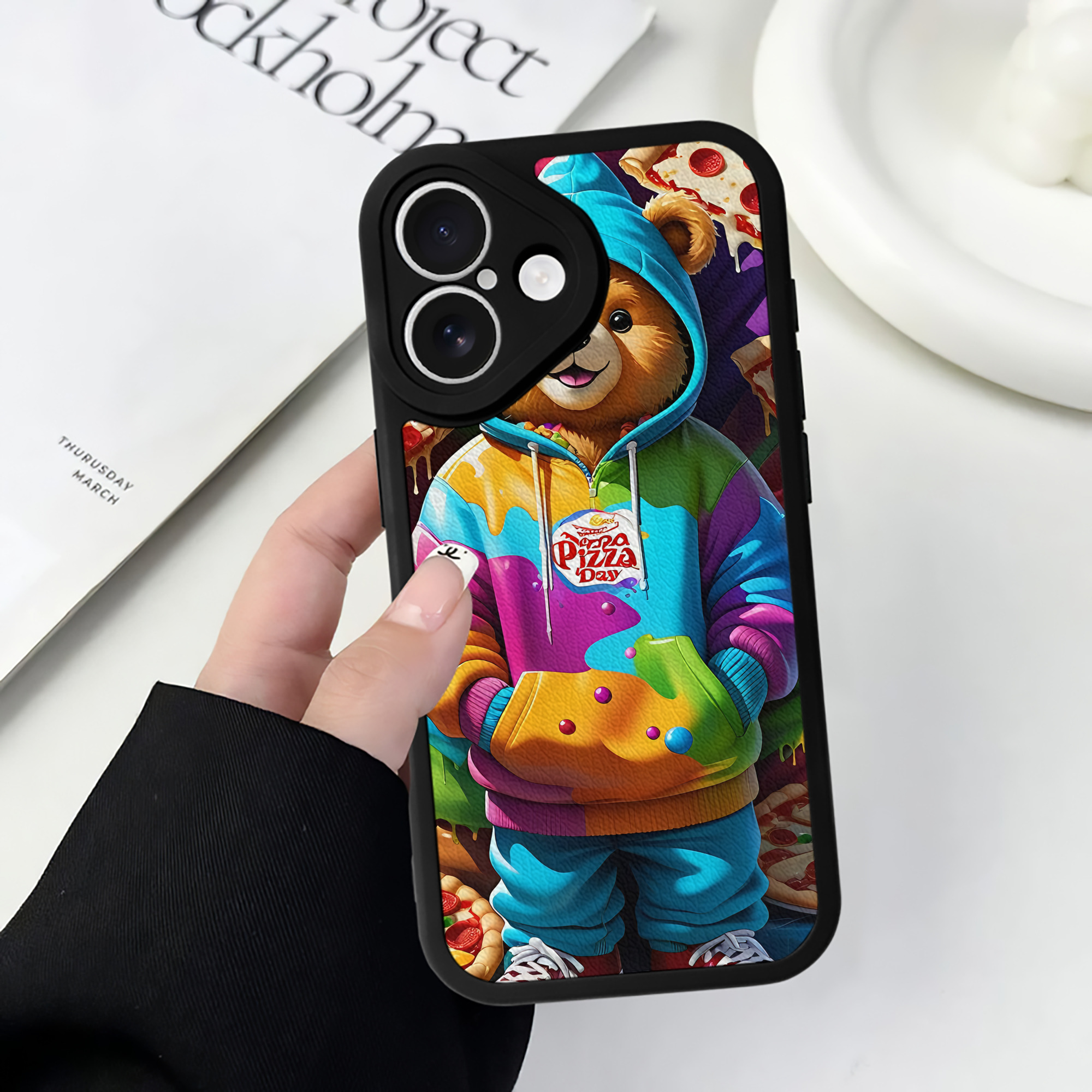 （画像用） ミッキーマウス Mickey Mouse 【iPhone 16シリーズ対応】シリコンスマホケース（レザー調） 材質：シリコン